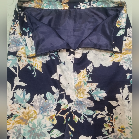 Van Heusen Studio Floral Pencil Skirt Size 8 - Picture 4 of 8